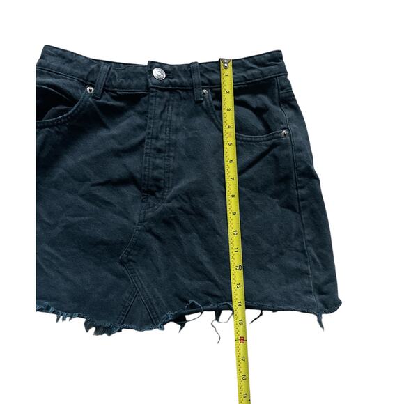 Zara Womens/Teen Black Mini Denim Skirt Button up fly Destressed Hem Size Medium - Picture 4 of 8